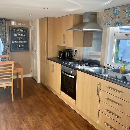 2 Bedroom Self-Catering Chalet Stepps ภายนอก รูปภาพ